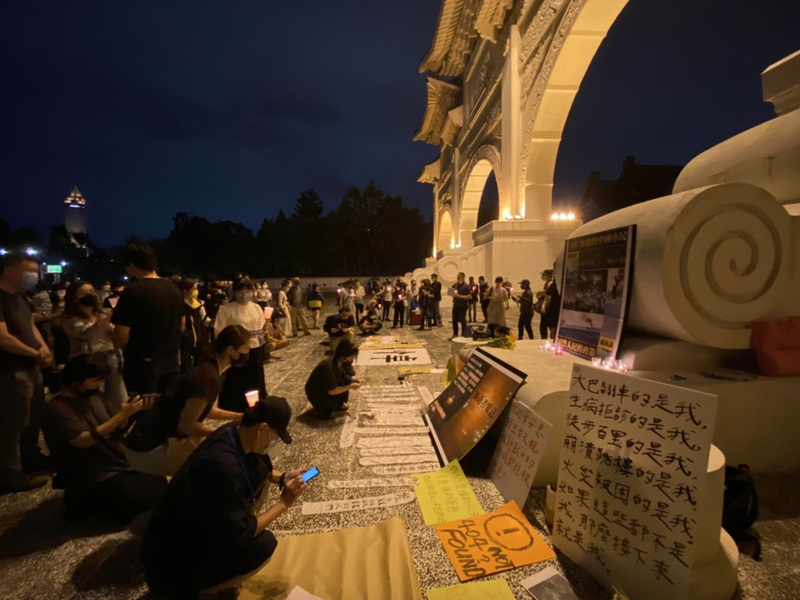 聲援中國抗議 &nbsp;自由廣場燭光哀悼烏魯木齊逝者