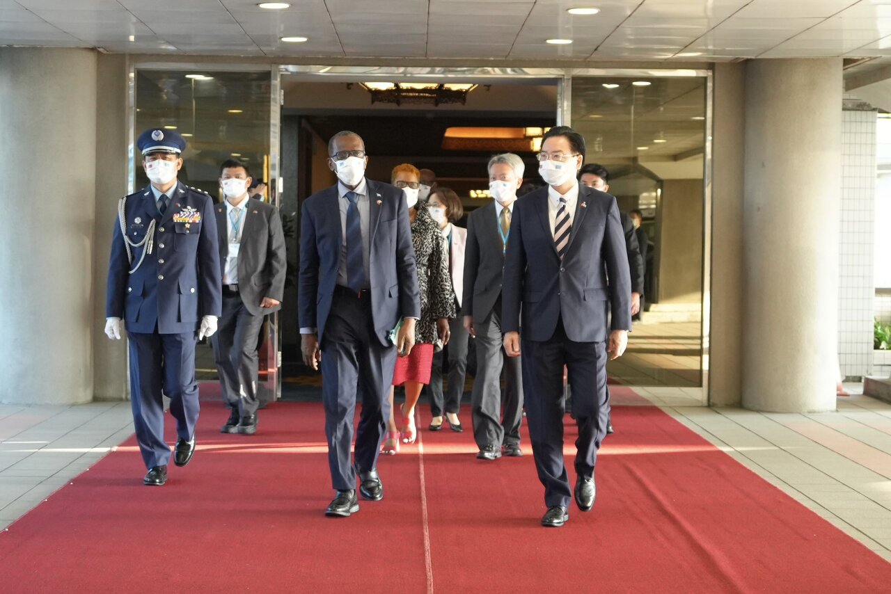 友邦聖露西亞總理率團抵台 期待見到蔡總統