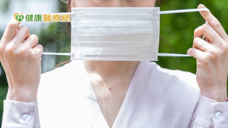 口罩令鬆綁　室內室外如何區別？哪些情形可脫罩？