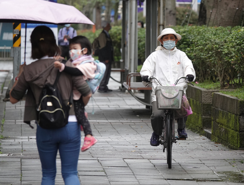 北東降溫有局部大雨 南部留意濃霧與空品