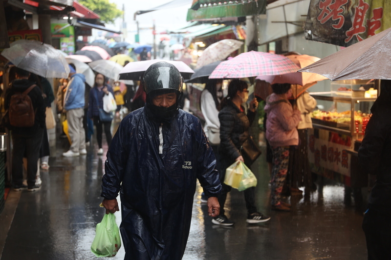 北東濕涼易大雨 新竹以南轉多雲