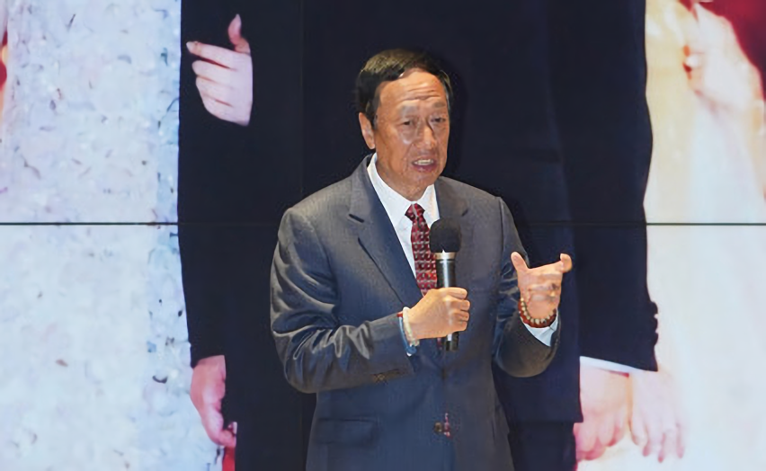 總統府駁擋買疫苗  郭台銘：真相只有一個
