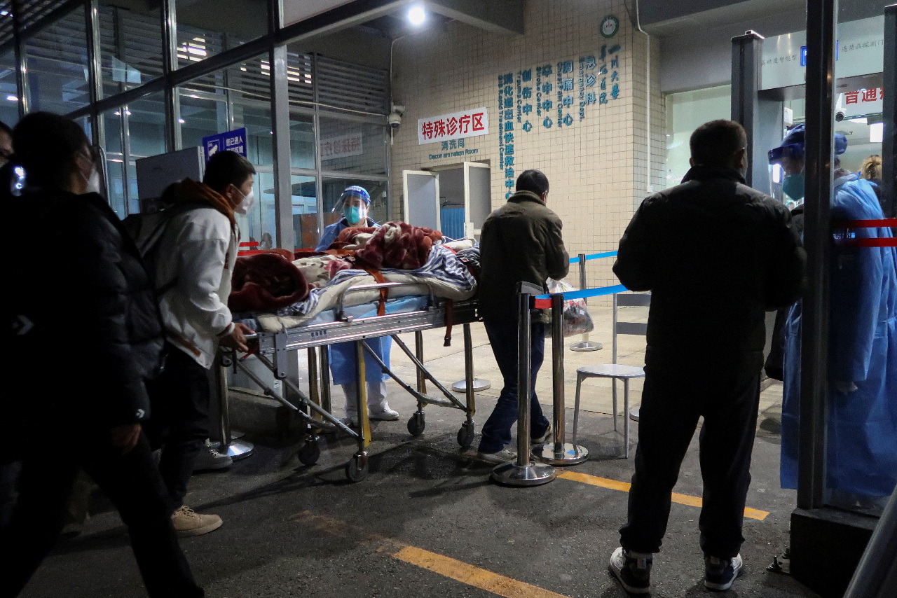 中共是害怕白紙與病毒躺平共存 還是為保權位故意製造混亂？