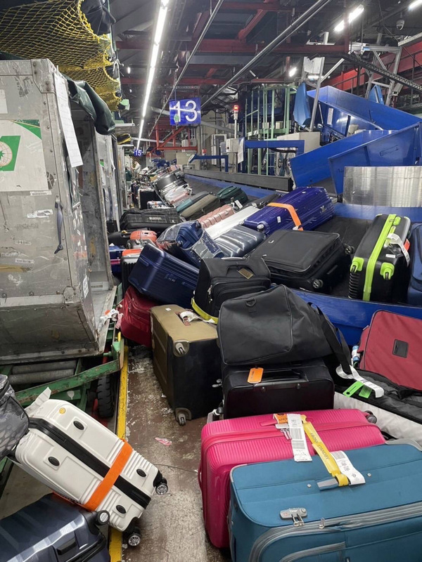 長榮航勤請假潮稍緩  董事長等主管幫搬行李