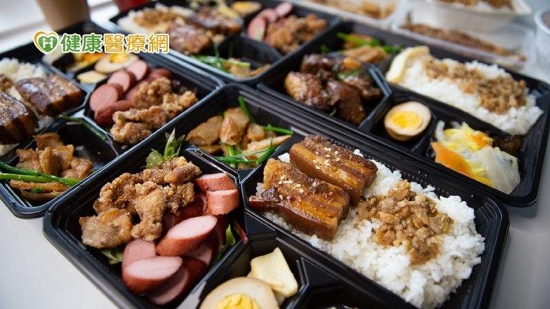 便當盒、塑膠袋易溶出毒物！營養師「一個步驟」解決