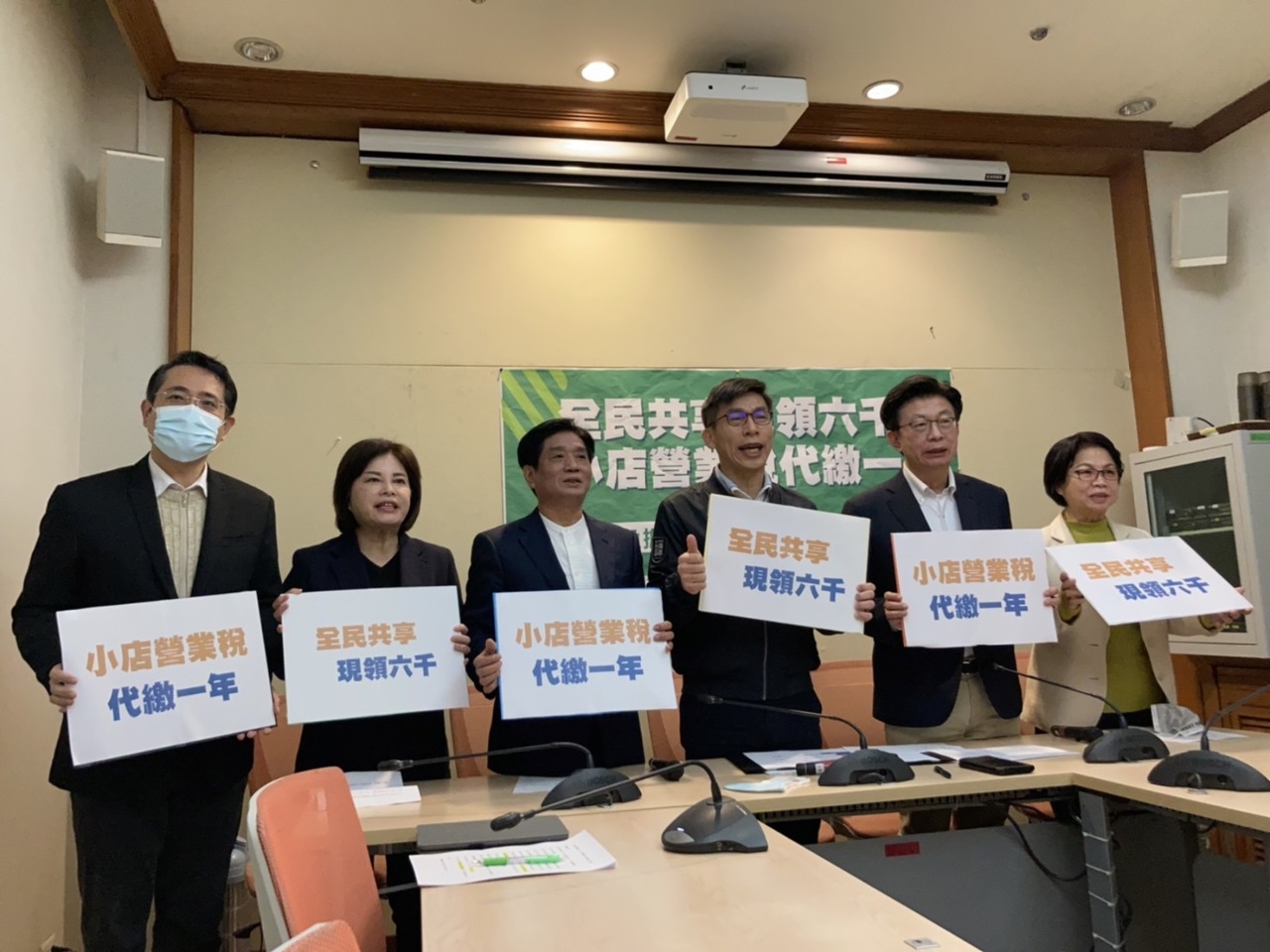 普發現金6千外 綠委加碼代繳小店1年營業稅
