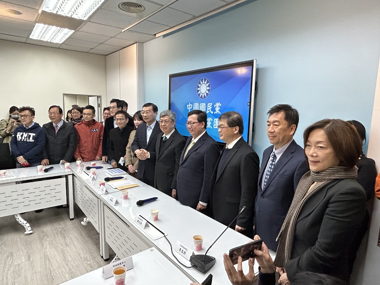 藍再喊發現金1萬元 陳建仁：照顧弱勢優先