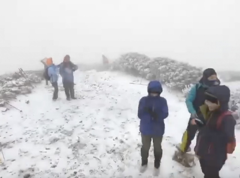 雪山迎年後首場春雪 山友分享銀白美景