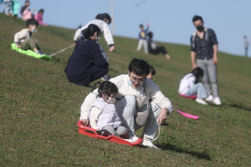 全台晴朗可見陽光 白天溫暖高溫28度