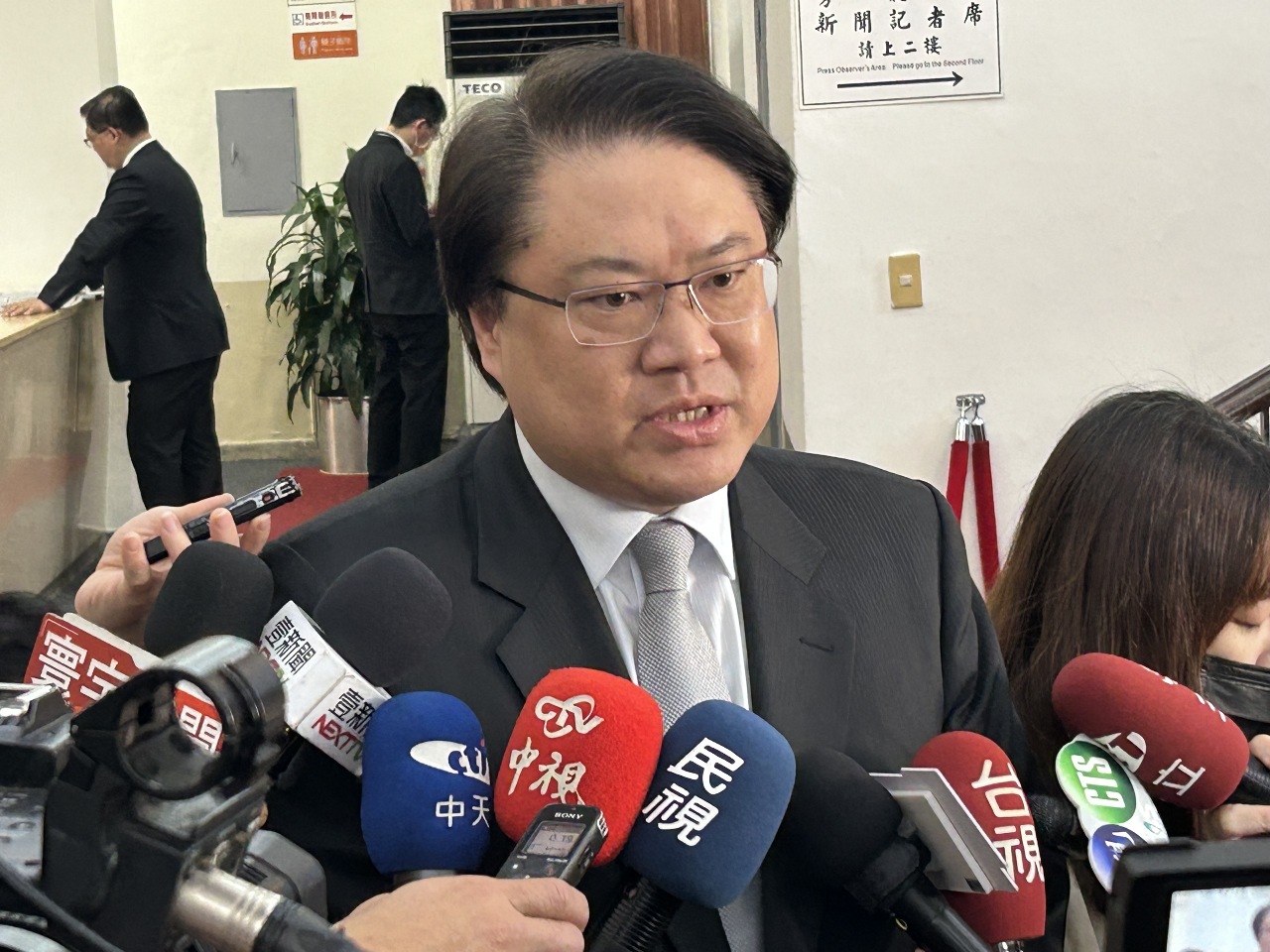 為都更危老再槓郭台銘 林右昌：政府不是生意人