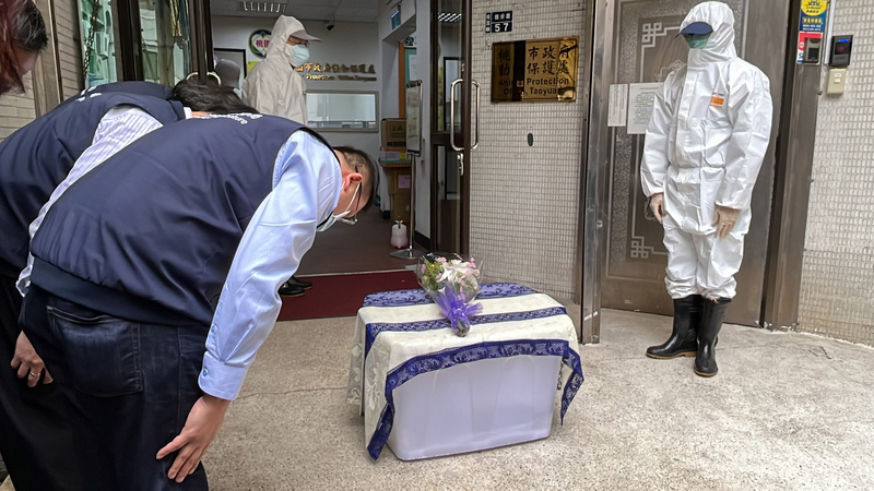 桃農業局坦承捕狒過程不當  列隊對遺體鞠躬