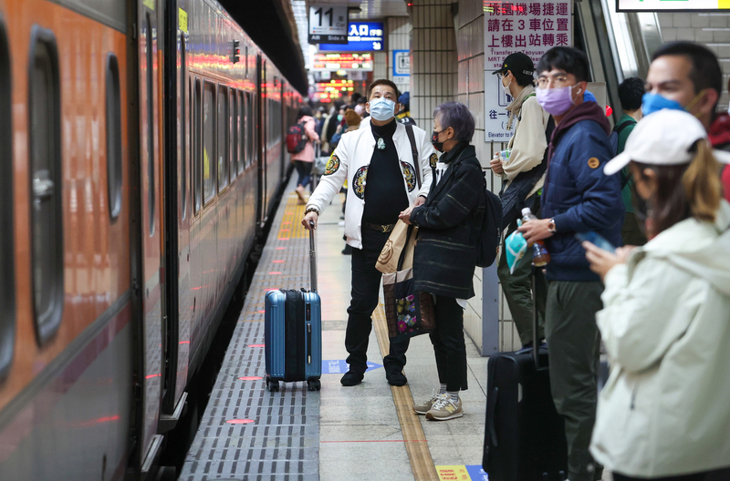 工會連署擬春節休假 台鐵低調：無回應
