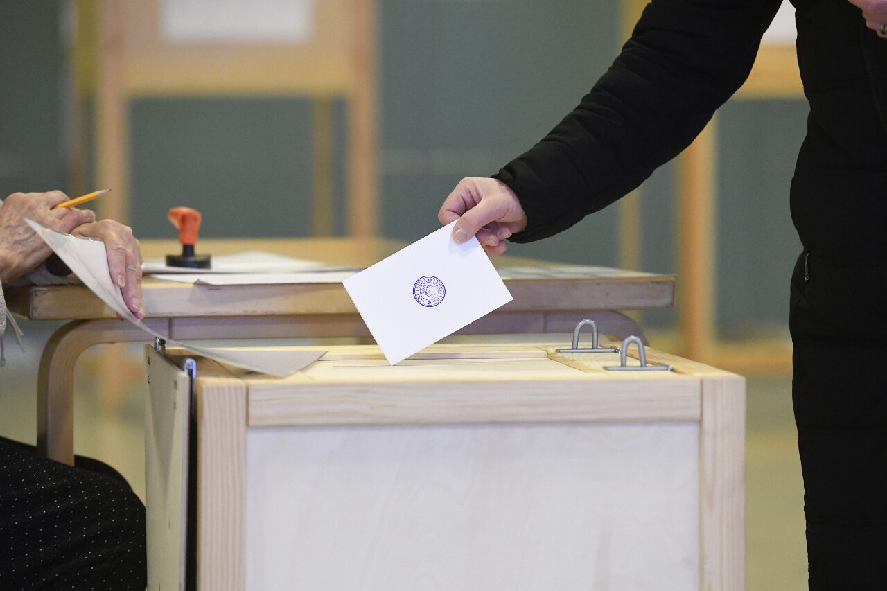 波蘭政府提出公投問題 反對黨：誤導選民