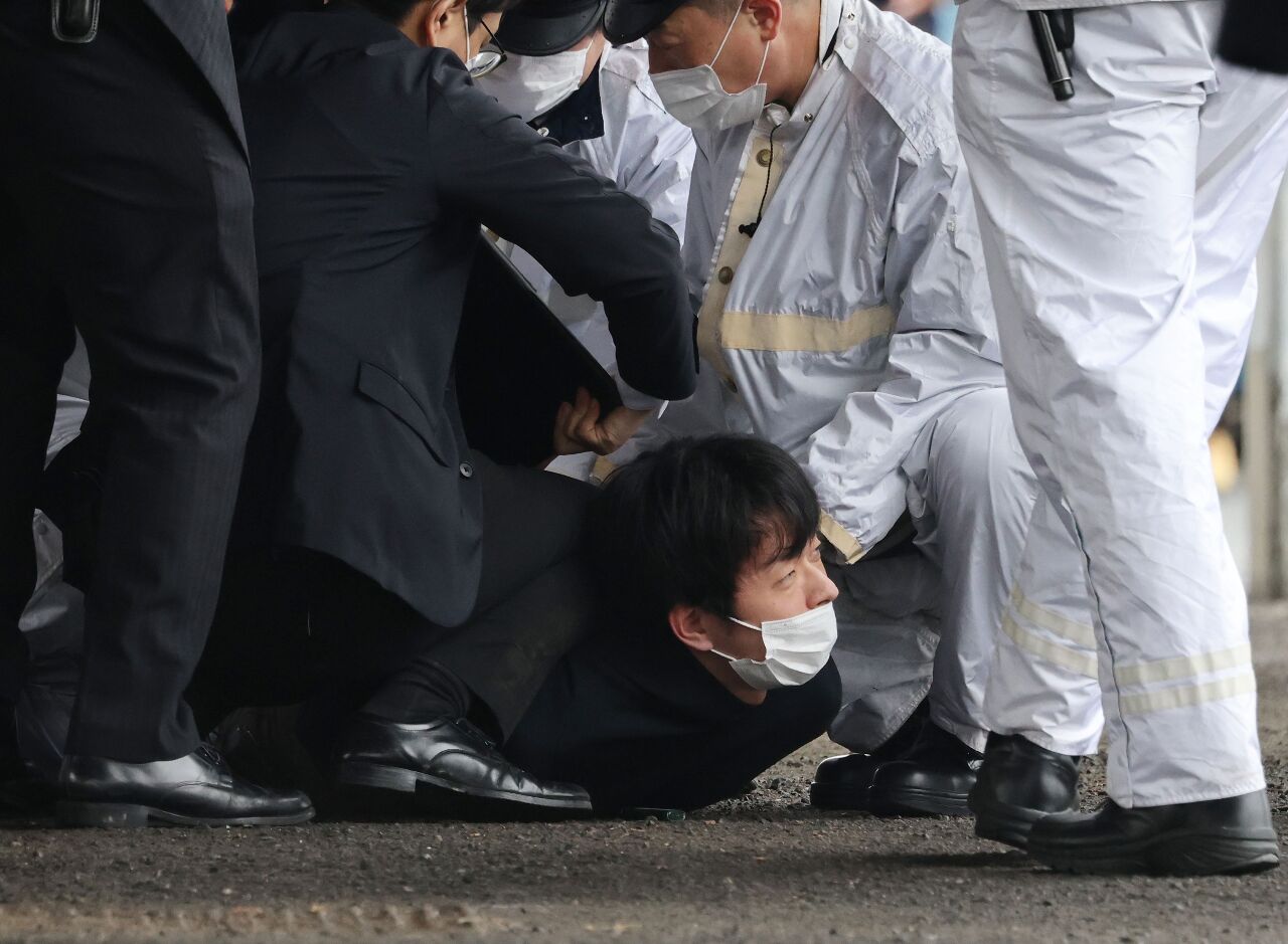 朝岸田扔擲爆炸物 嫌犯還攜帶水果刀