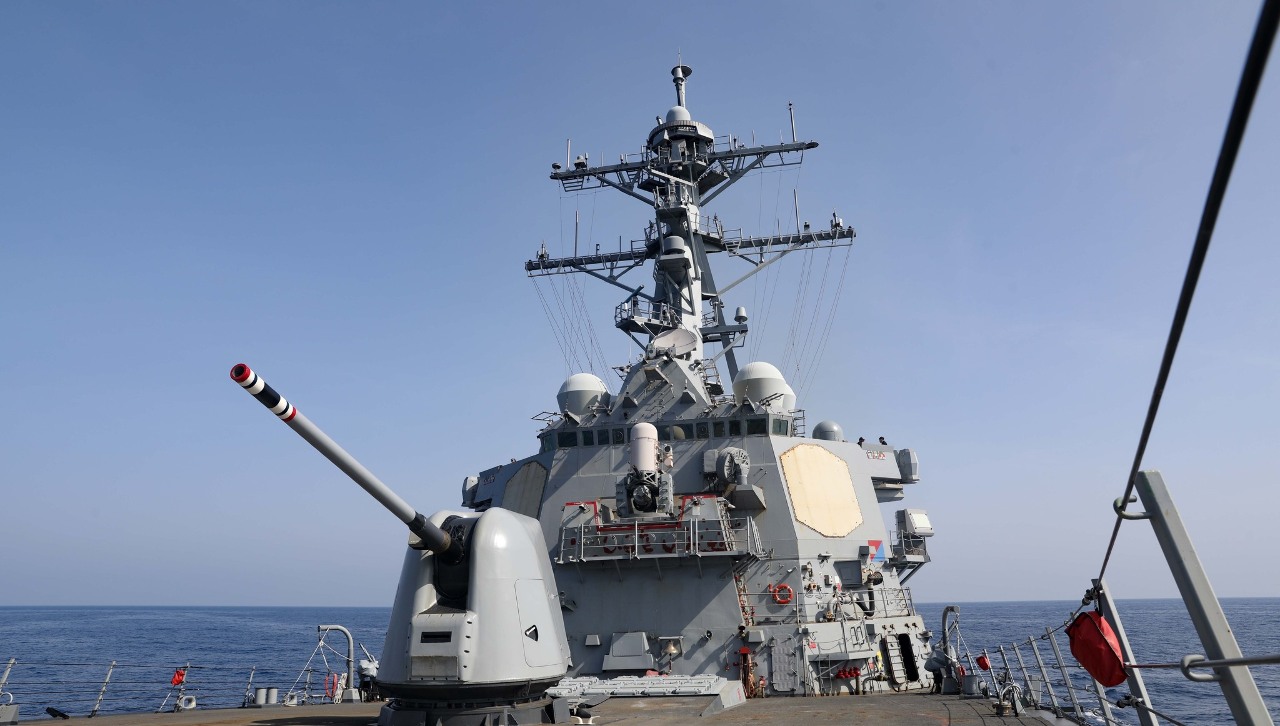 美驅逐艦航經台海 國防部：國軍全程掌握