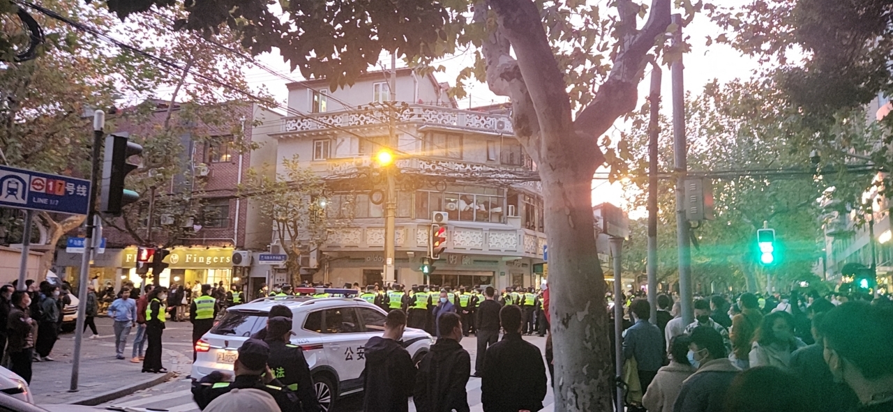 中共出手了！白紙青年浴血發聲 警方今威嚇母親