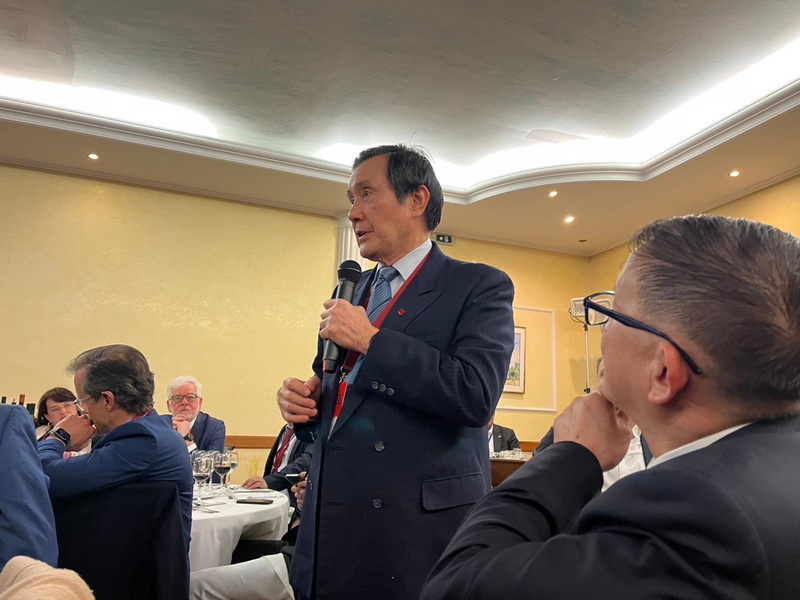 希臘論壇關注台海 馬英九頭銜現場座位手寫更正