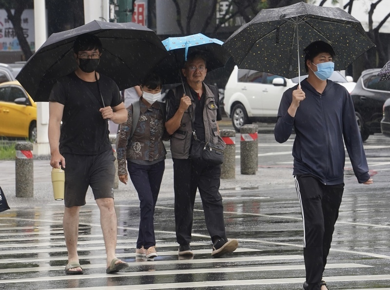 中部以北局部短暫陣雨 白天溫暖舒適高溫32度