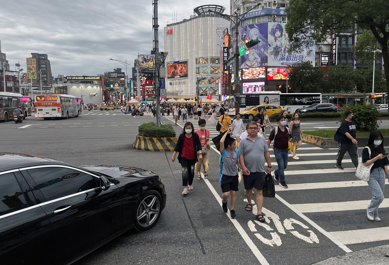 斑馬線有人皆須停讓喊卡 交通部：回歸間隔3公尺