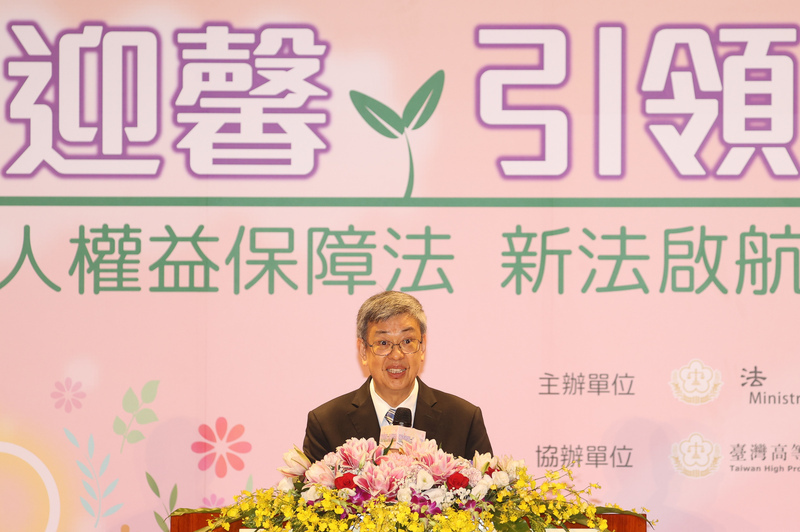 減免私校學雜費 陳揆：朝0到22歲國家養育栽培方向努力