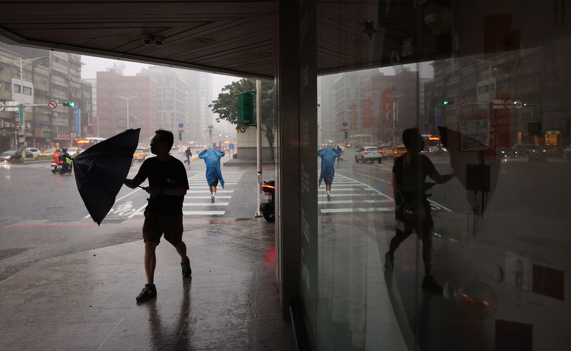 大雨狂灌雷聲響 雙北10區淹水警戒