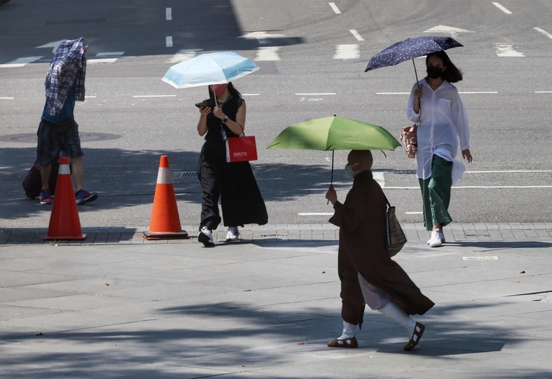 高溫炎熱局部雨台北上看38度 晚上降雨範圍擴大
