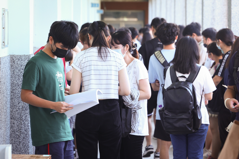 地震警響視同違規 分科測驗上場手機須完全關機