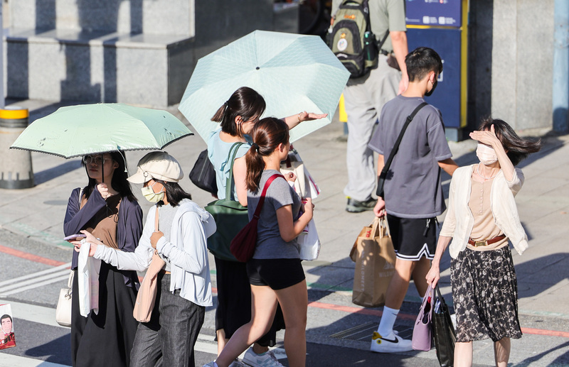 颱風外圍雲系影響天氣不穩定 水氣多高溫略降