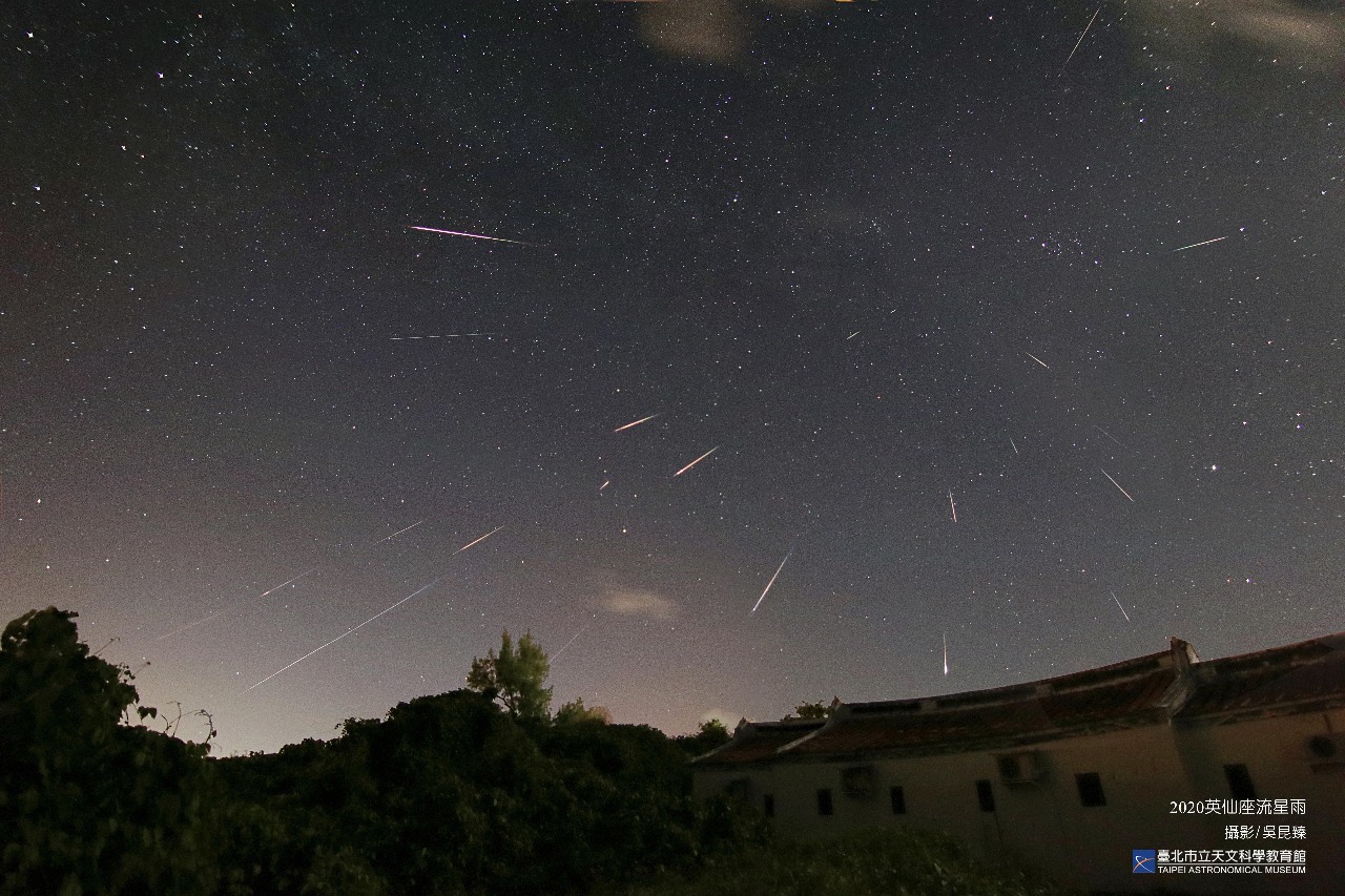 8月天象精彩可期   超級藍月及流星雨