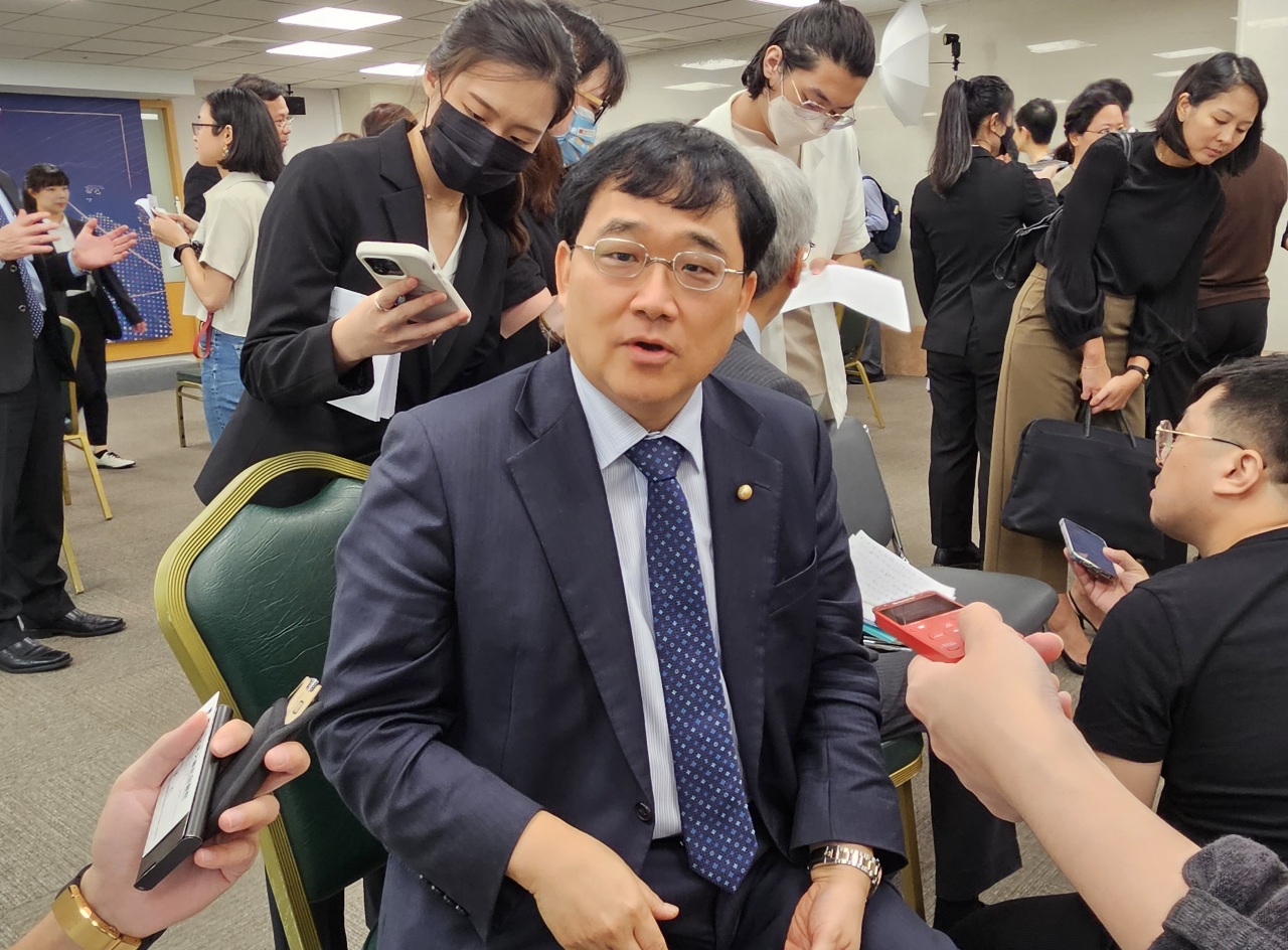 癌藥基金財源仍未解 民團盼經費穩定 醫界憂排擠健保