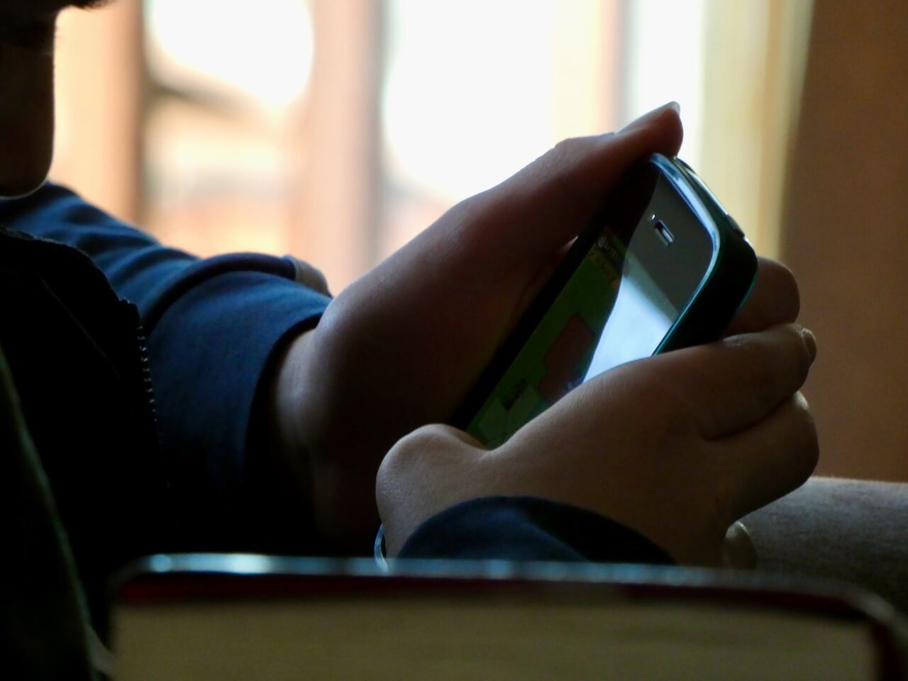 學生上課擬禁用手機且統一保管 教團憂規範模糊恐將難題甩鍋學校