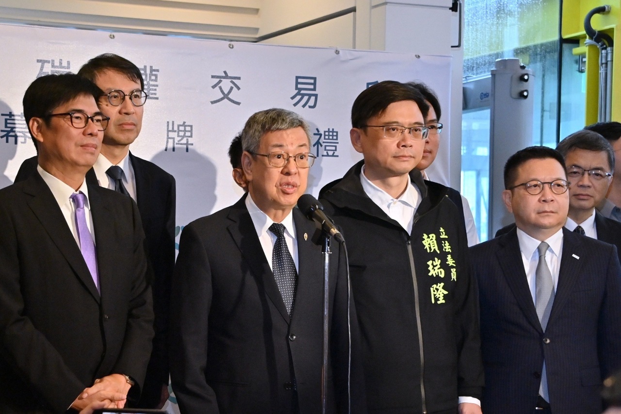 駁債留子孫 陳建仁：用假消息誤導民眾是政客
