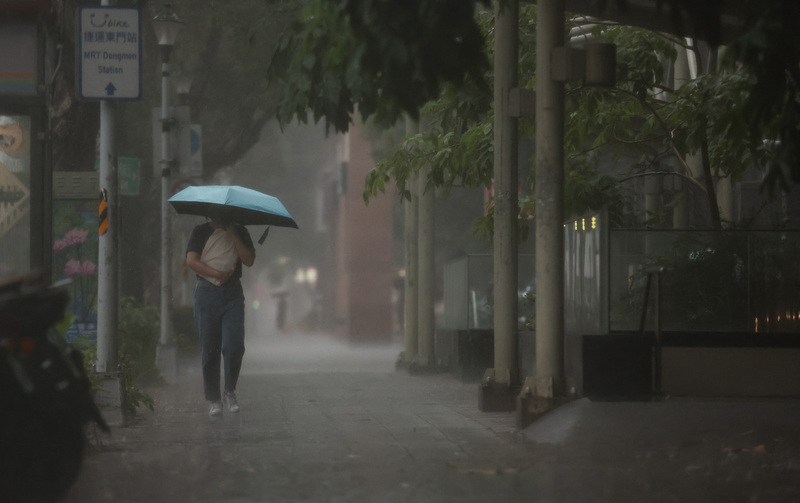 雲林以南降雨機率高 午後中部以北防大雷雨