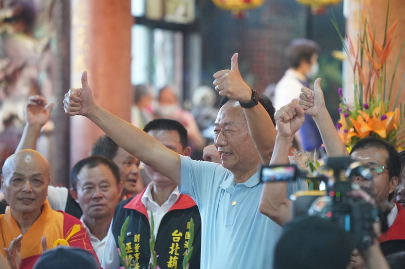 邀侯柯談勝選策略 郭：我在等柯來電