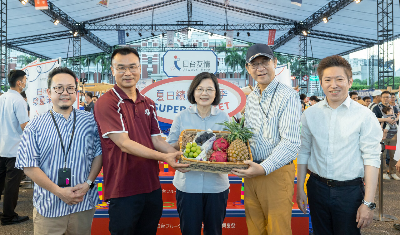 台日水果夏祭登場&nbsp;蔡總統用行動支持優質果農