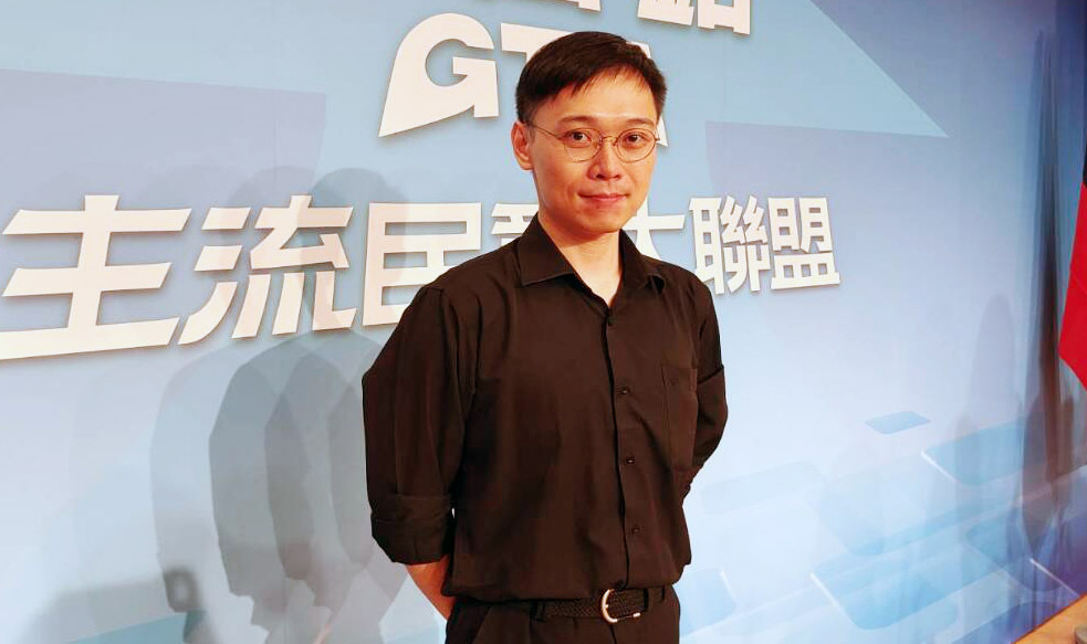 郭盼速會侯柯  黃士修：坐下談讓大眾看到希望曙光