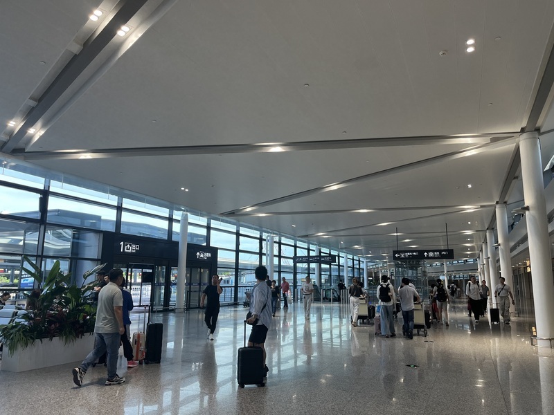 貝碧佳登陸上海帶來強風豪雨 陸海空交通均受影響