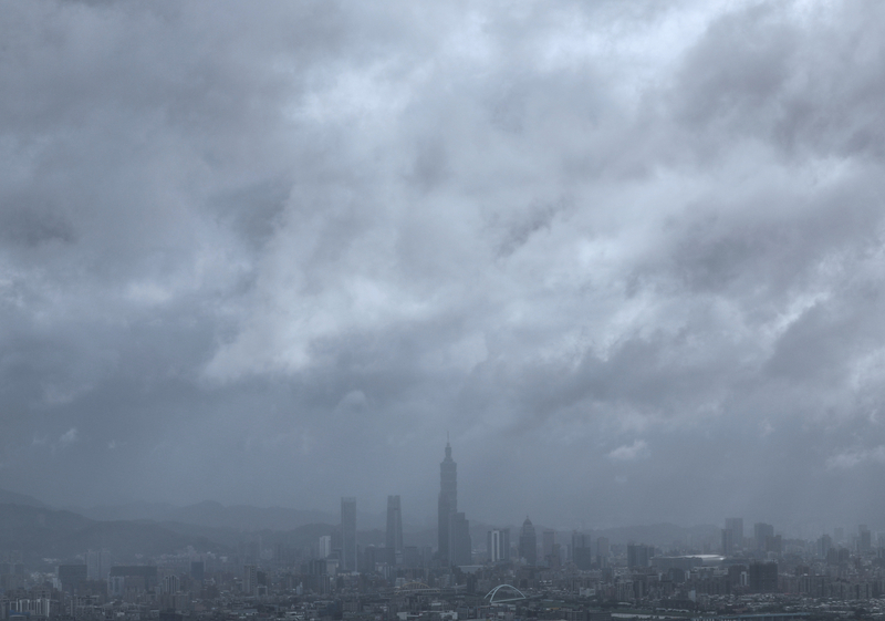 小犬颱風暴風圈脫離台灣 各地仍有短暫陣雨