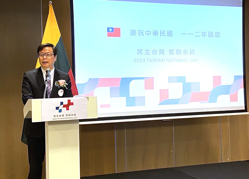 立陶宛駐處慶雙十湧入300賓客 4部會次長到場祝賀