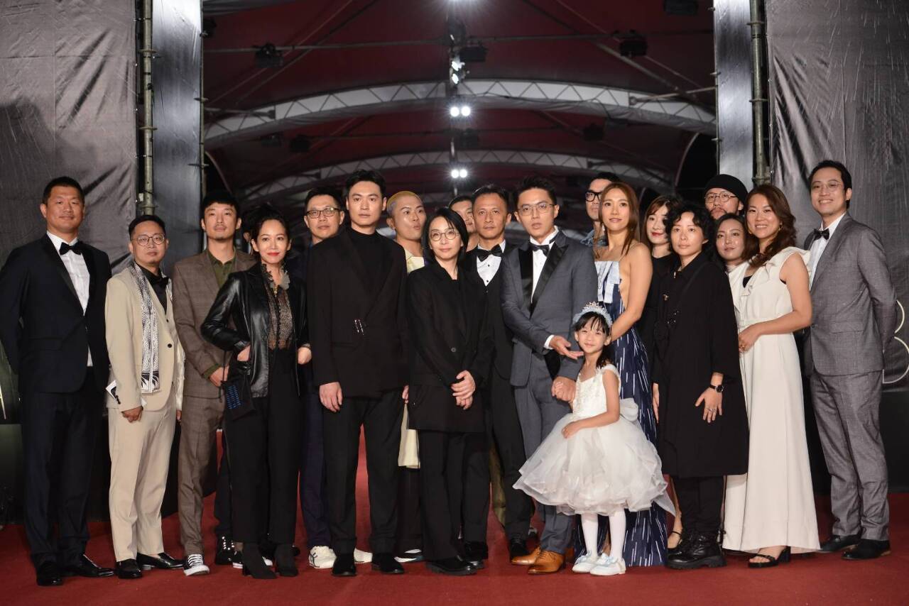 58電視金鐘／星兒紅毯鬥艷 劉冠廷攜孫可芳挺肚亮相