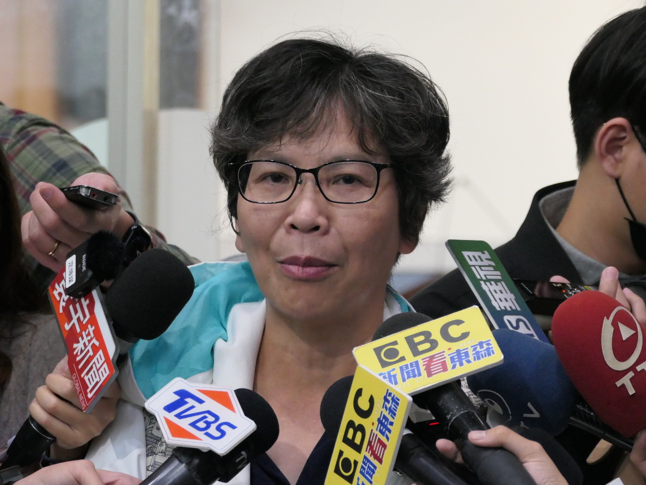 洪健益指京華城案下便箋 蔡壁如：與我無關告到底