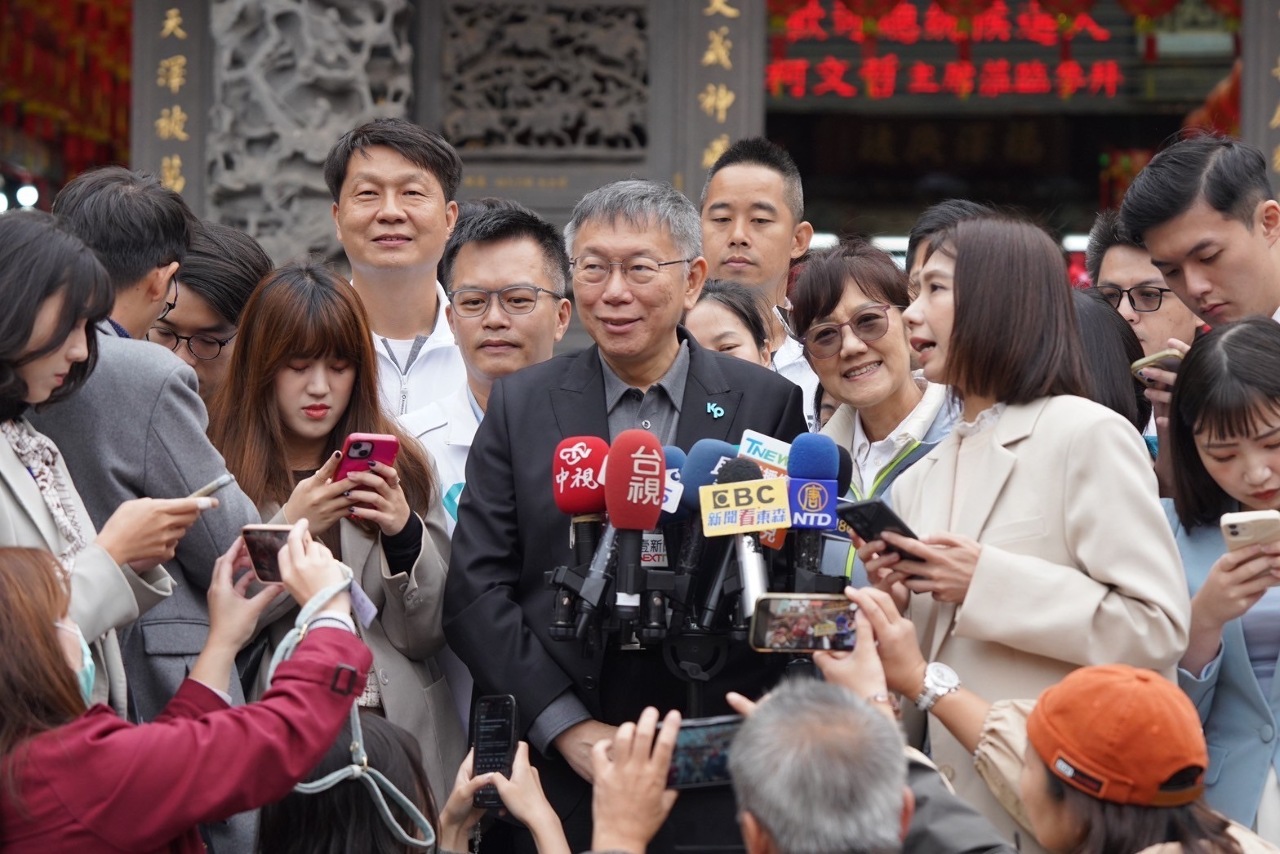 2億美元掮客是誰？柯文哲跳針翻頁 要大家問幕僚