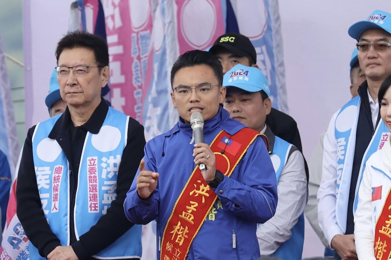 洪孟楷淡水立委競總成立&nbsp; 趙少康贈包子力挺連任