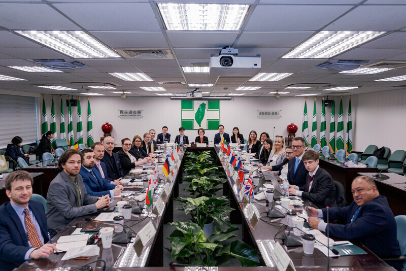 蕭美琴見歐洲15國資深記者團&nbsp; 談增強台灣韌性