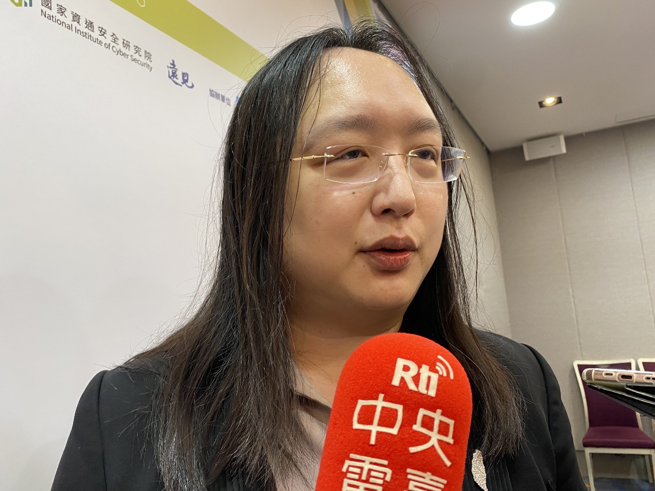 遭質疑批評 唐鳳：不會以派系角度解讀 去留由長官決定