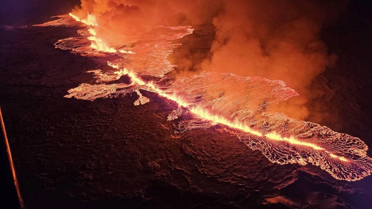 數週劇烈地震活動 冰島火山噴發4000居民已撤