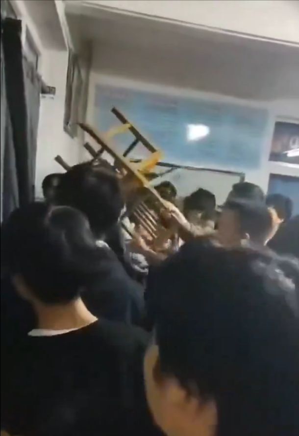 烏魯木齊離我們並不遠！甘肅強震 學生破門逃生