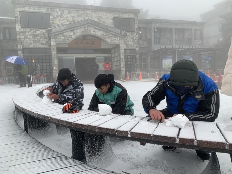 攝氏零下6度 太平山首降今年瑞雪