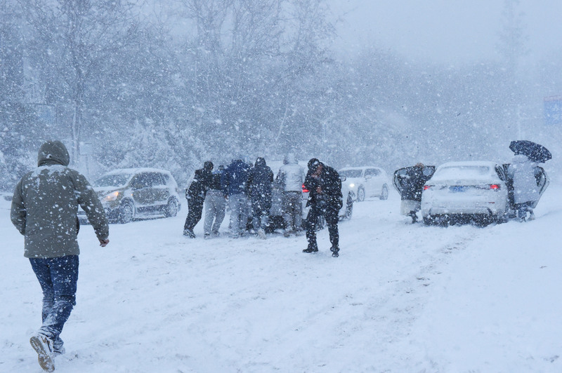 中國春運遭遇15年來最強冰雪 返鄉難上加難