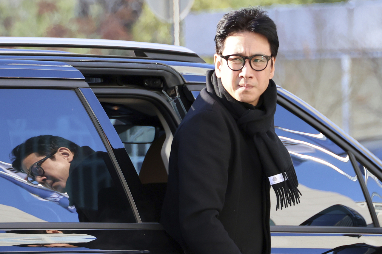 寄生上流演員李善均陳屍車內 享年48歲